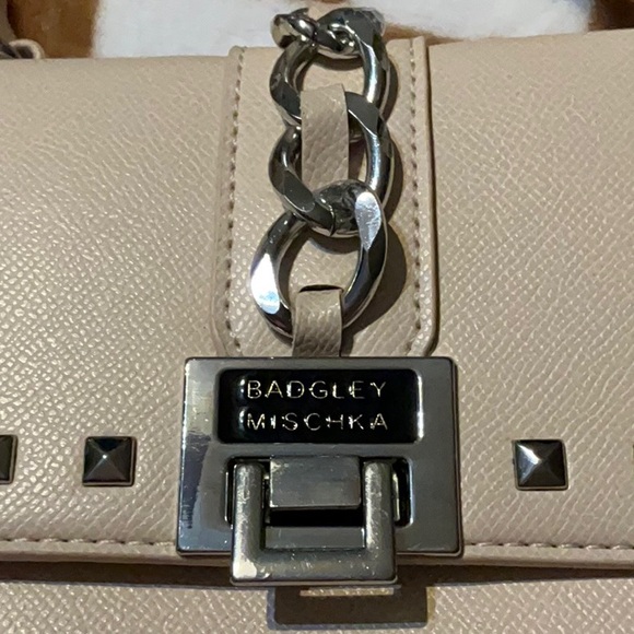 Badgley Mischka Off White Chain Studded Handbag - Picture 3 of 13